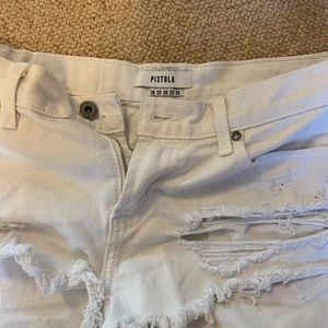 white pistola short